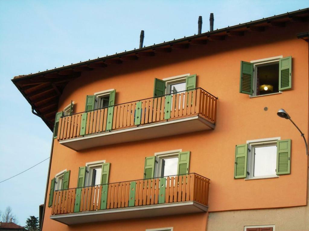 Casa Novella Lägenhet Revò Exteriör bild